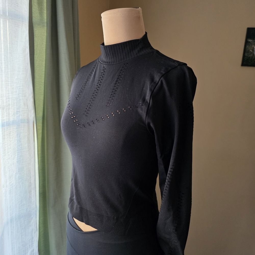Old Navy Active Black Vented Long Sleeve Top - Size L